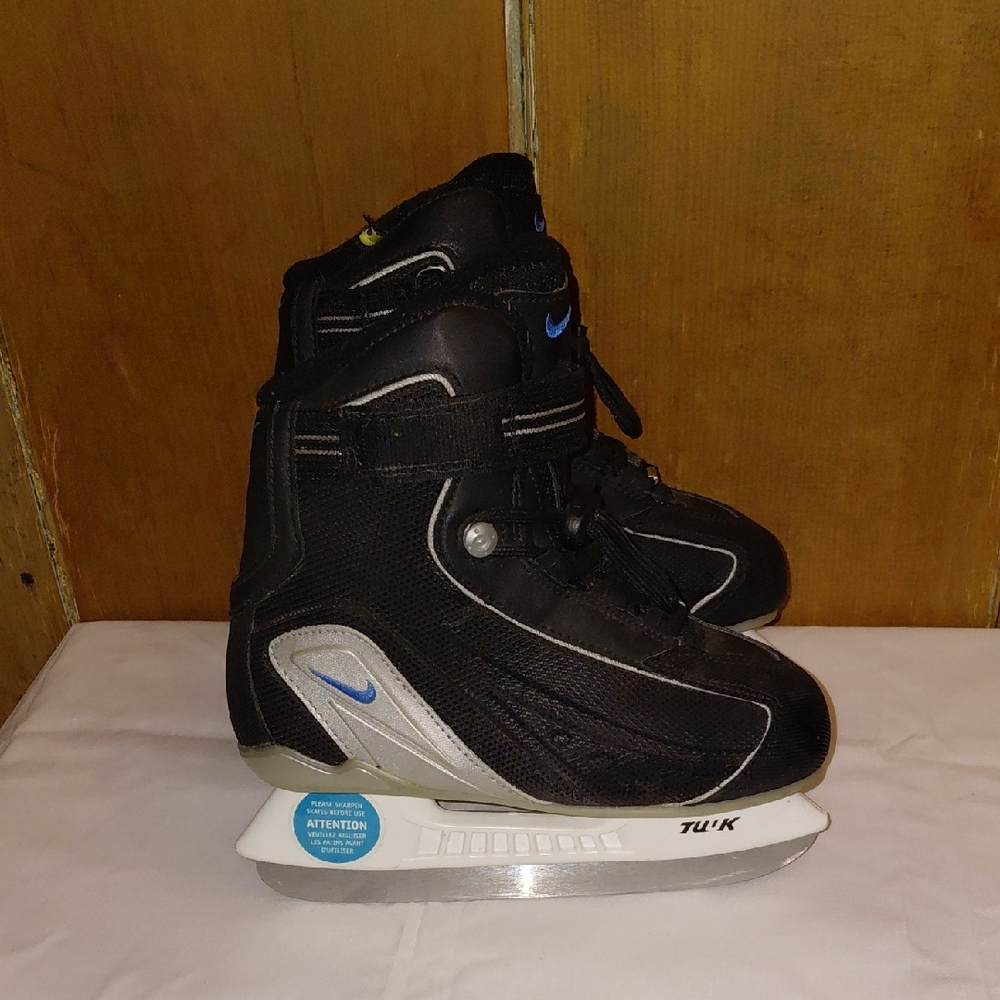 Nike Black and Blue Shoe Label